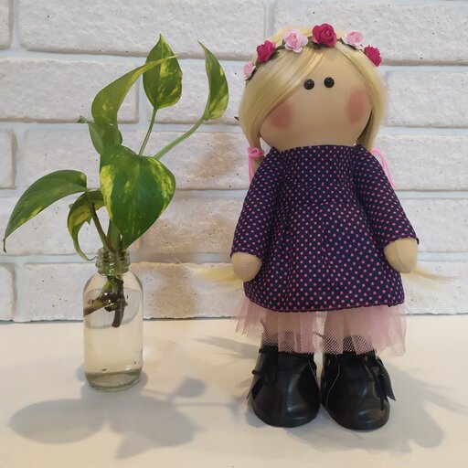 عروسک 30 سانتی دختر تاج گل دار لباس خالدار
