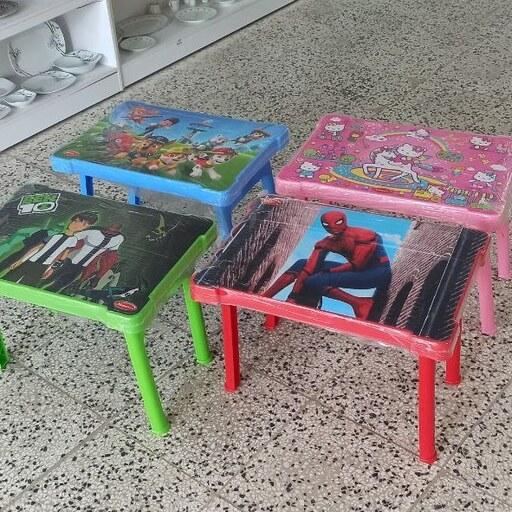 میز تاشو طرح دار میز  کودک محصول برند  ناصر پلاستیک در 4 رنگ و طرح باکیفیت بالا 