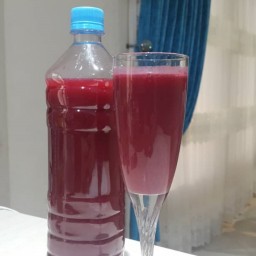 آب انار ترش خانگی لاهیجان در بطری نیم لیتری