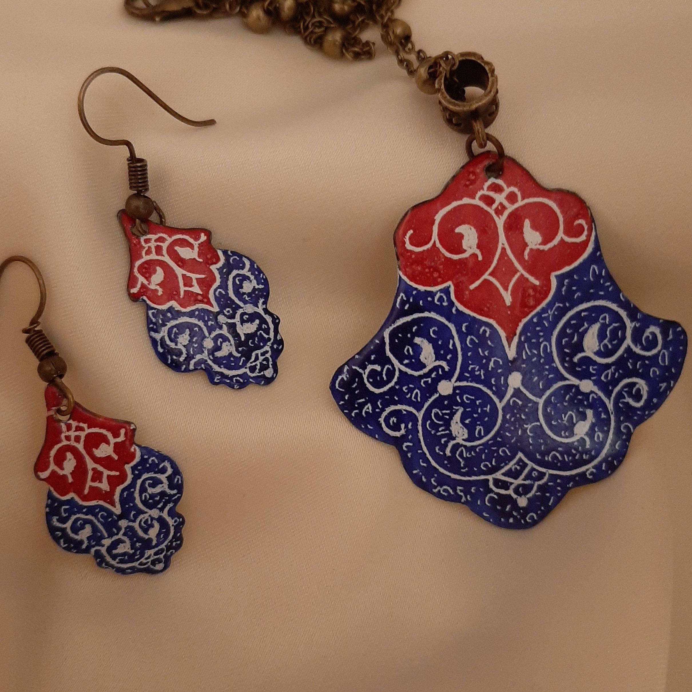 گردنبند و گوشواره سرخابی