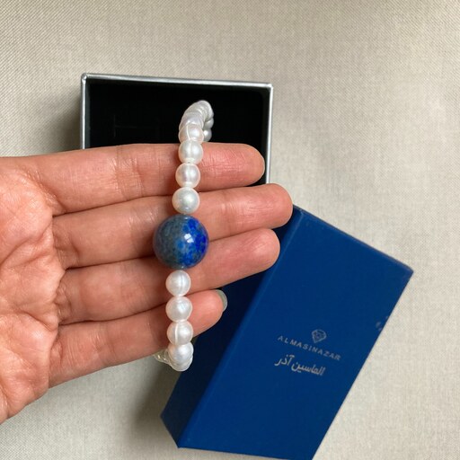 گردنبند مروارید سفید اصل (پرورشی) و سنگ لاجورد آبی با قفل نقره برند الماسین آذر