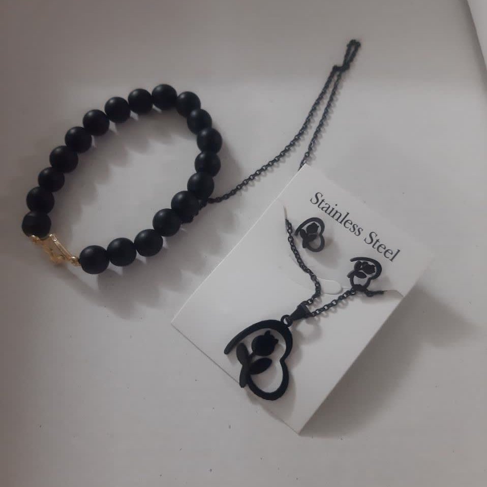 ساعت مگنتی مشکی و نیمست و دستبند مشکی 