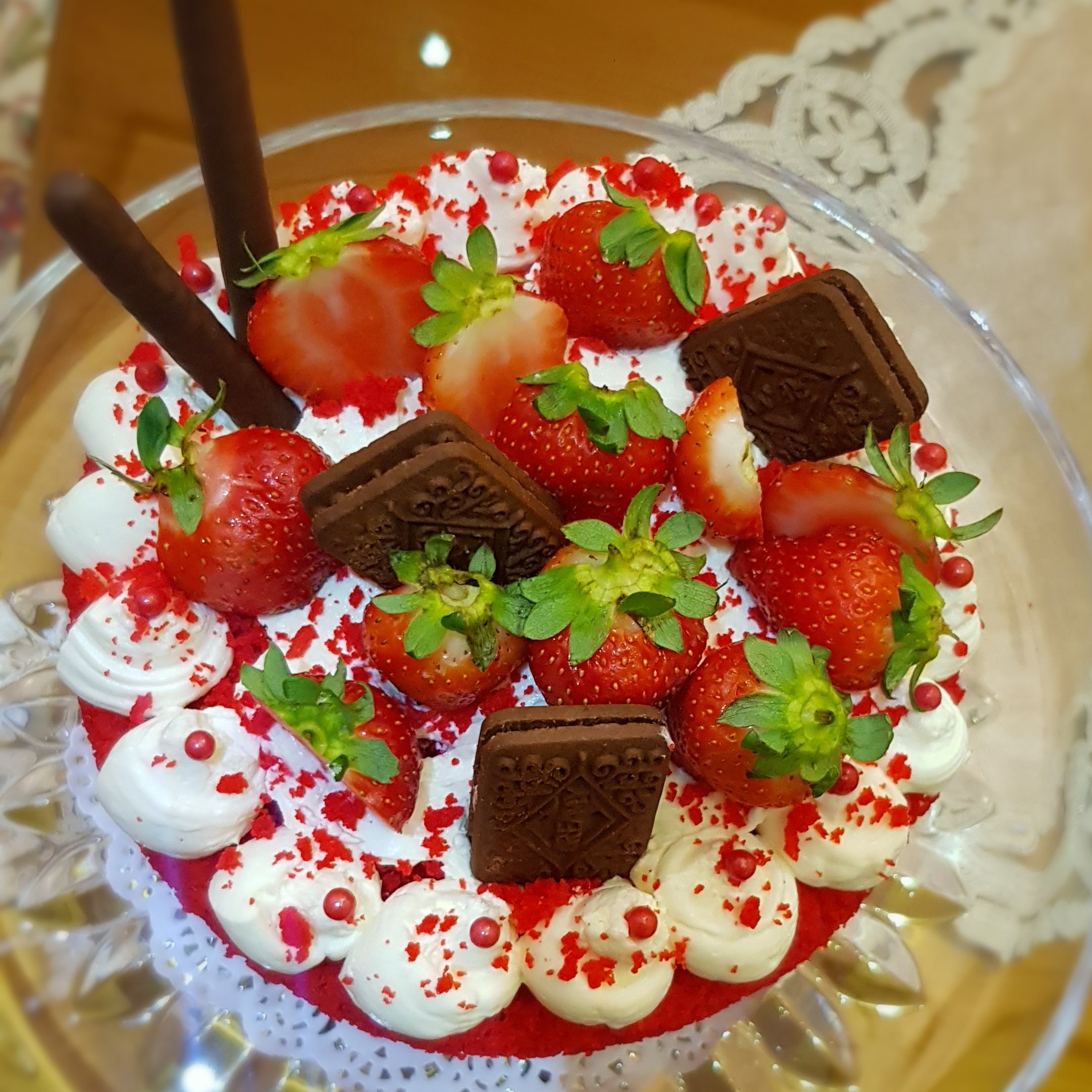 بیسکو کیک تولد رد ولوت