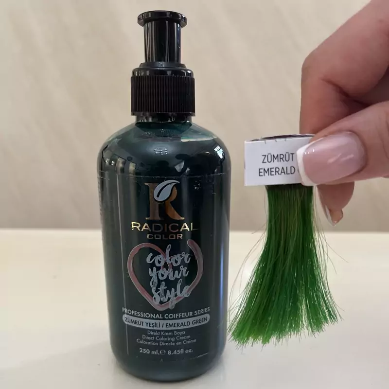 شامپو رنگ سبز زمردی Emerald رادیکال کالر حجم250 میلی لیتر.