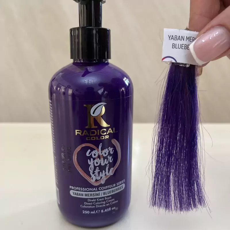 شامپو رنگ  مو رادیکال  کالر رنگ بلوبریBlueberry  حجم 250 میلی لیتر.
