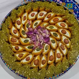 سوهان گزی آجیلی با روکش پودر پسته 