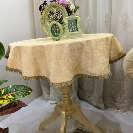 رومیزی خاطره و سفره هفت سین کرمی رنگ مخمل شانل یراق دوزی شده