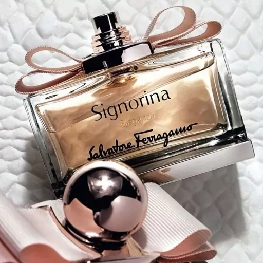 عطر سیگنورینا  - SIGNORINA اسانس خالص با کیفیت و ماندگاری خوب به صورت گرمی ( حداقل خرید 50 گرم )