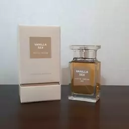 عطر بسیار جدید خاص و با کیفیت زنانه مردانه وانیلا اسانس فرانسوی - اماراتی اورجینال - 100 میل - ماندگاری عالی