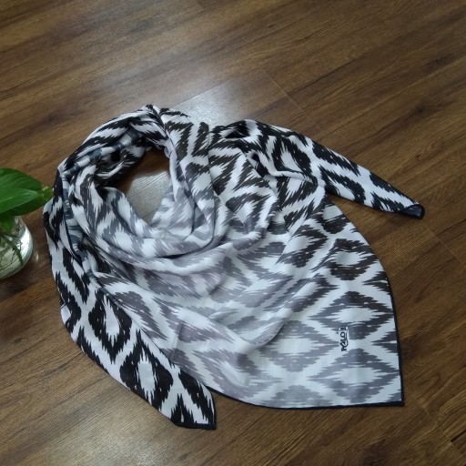 روسری نخی کرپ
لبه دور دستدوز
سایز 140
 تک رنگ