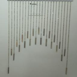 پرده کریستالی شامپاین درجه یک با آویز کاردی قیمت ذکر شده برای یک متر مربع از پرده میباشد که 23 تا ریسه استفاده میشود.