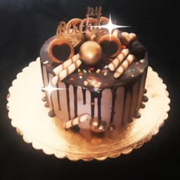 کیک تولد خامه ای شکلاتی نسکافه ای