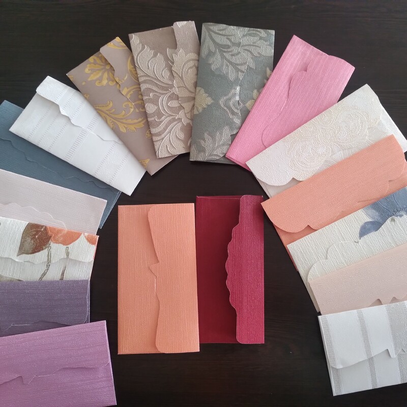 کارتهای هدیه در رنگهای بسیار زیبا وزن هر عدد7 گرم بسته بیست عددی با وزن 140 گرمی