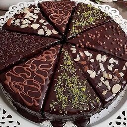 کیک کافی شاپی خانگی شکلاتی با سلیقه مشتری مناسب برای  پذیرایی در میهمانی ها وجشنها