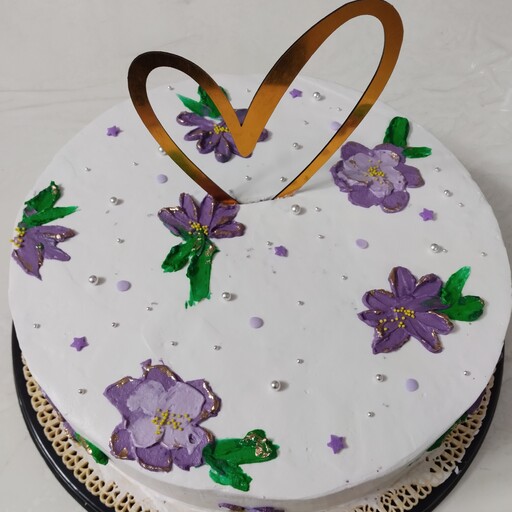 کیک خامه ای  یک کیلویی با دیزاین و رنگ دلخواه 