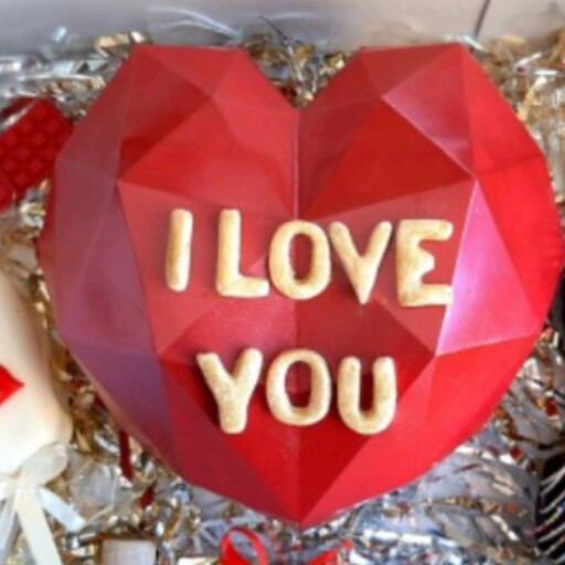شکلات سورپرایز  همراه پاپسیکلز .قلب های تو خالی که با هدیه و شکلات پر شده و باعث شادی  وغافلگیر شدن عزیزان شما میشود 