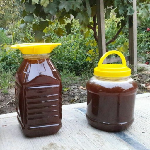 شیره انگور درجه 1 تضمینی غلیظ و خالص از انگور کشمش باغات آذربایجان(1000 گرمی)