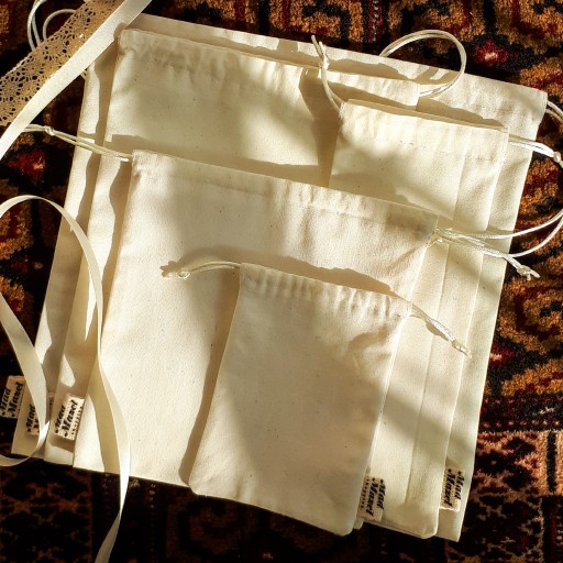 کیسه پارچه ایی مادمازل ، یک وسیله مناسب برای تو خونه و مسافرت ، به قول معروف عصای دست مامانه میشه تو اشپزخونه 