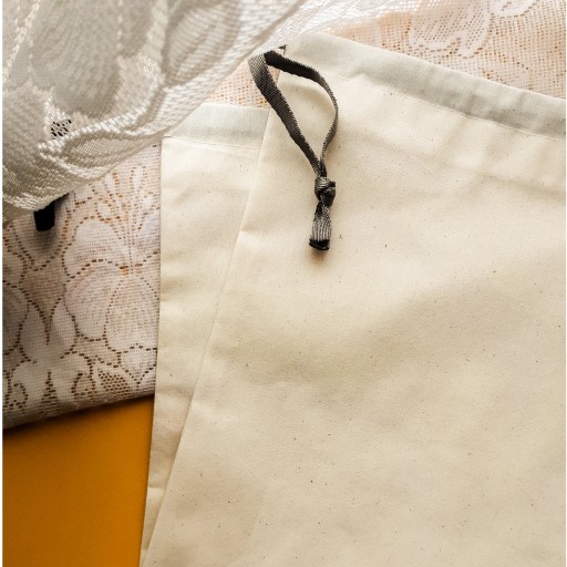 کیسه پارچه ایی مادمازل ، یک وسیله مناسب برای تو خونه و مسافرت ، به قول معروف عصای دست مامانه میشه تو اشپزخونه 