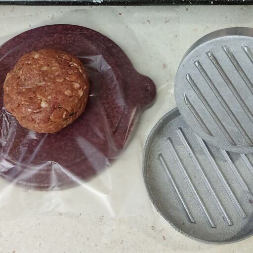 همبرگر خانگی 90 درصد سلام سوسیس بدون مواد نگهدارنده
