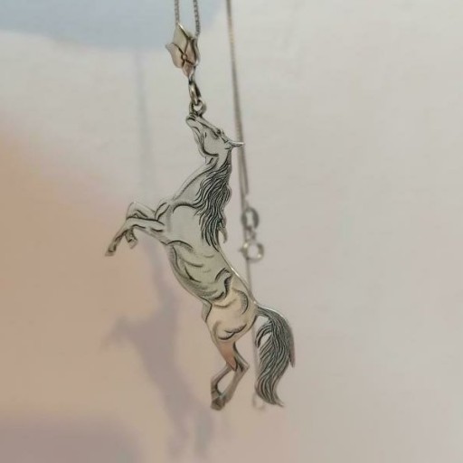 گردنبند نقره اسب قلم زنی
