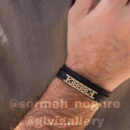 دستبند چرم طبیعی گاوی طرح بافت دار مردانه بهمراه پلاک هندسی6