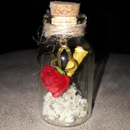 گیفت ولنتاین قلبی با گل عروس خشکیده و گل کاغذی قرمز(5عددی)
