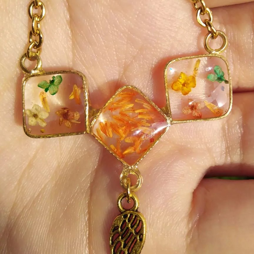 گردنبند ظریف پاییزی زنانه