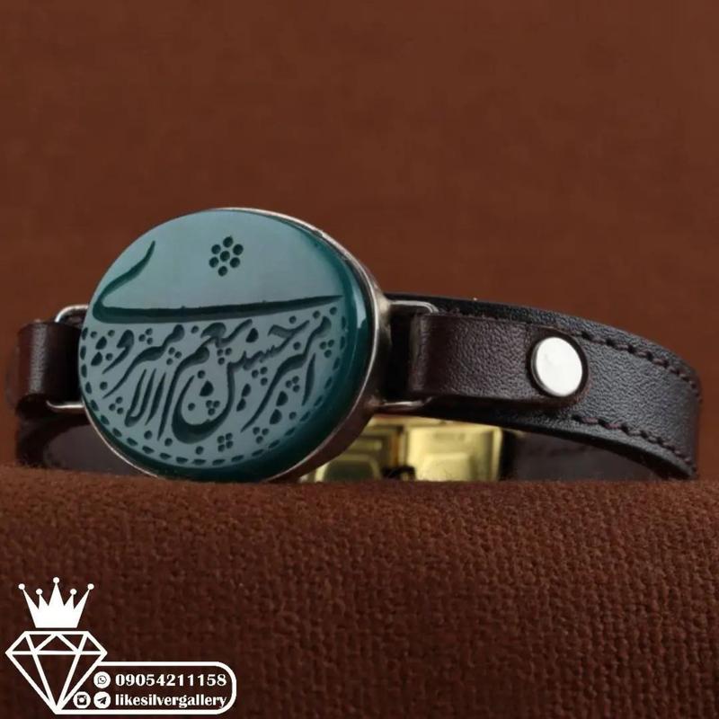 دستبندعقیق سبزخطی نقش امیری حسین ونعم الامیر چرم گاوی طبیعی(دستبند مردانه) 