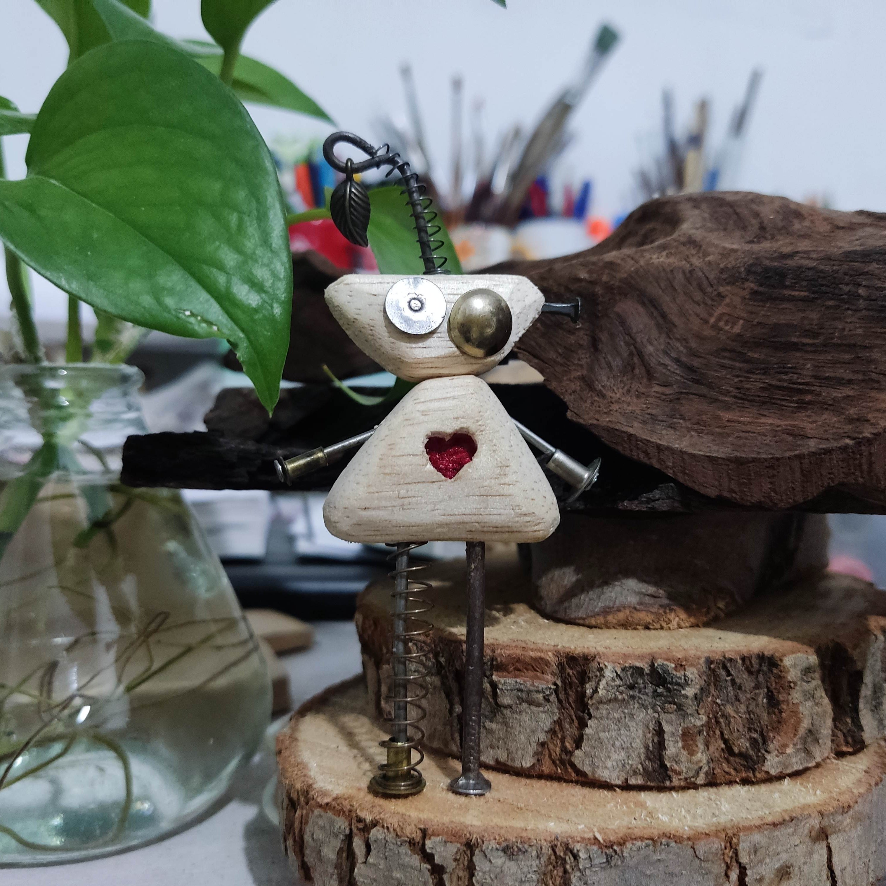 ربات چوبی دست ساز فانتزی تزئینی رومیزی با پایه قابل برداشت 