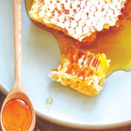 عسل با موم طبیعی شهمار(500گرم خالص)