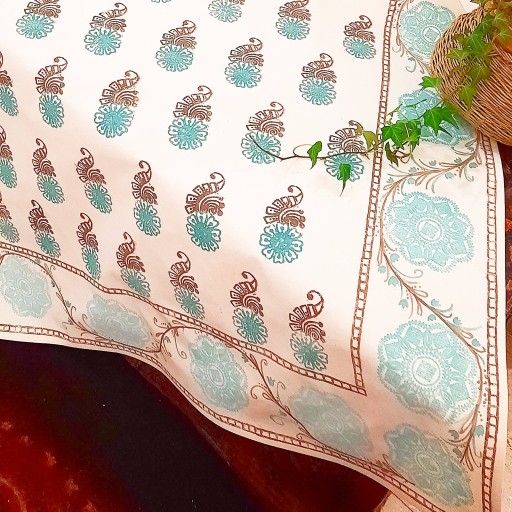 رومیزی کتان، چاپ دستی، رنگ ثابت، قابل شستشو با مایع لباسشویی و آب سرد، ابعاد140×93