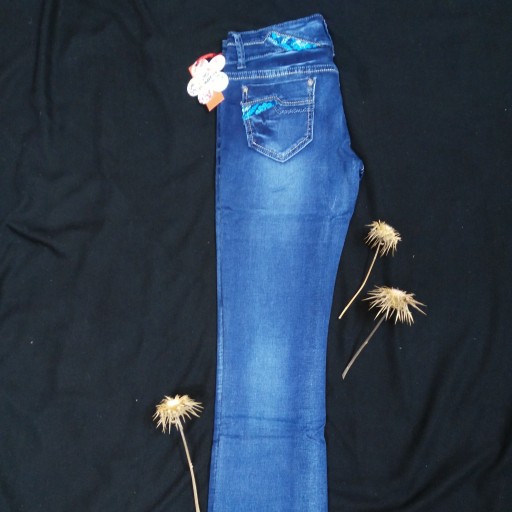شلوار جین زنانه با جیب گلدوزی شده