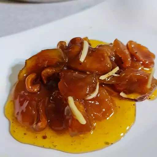 مربا قیصی و خلال بادام مخصوص زنجان (درجه ممتاز)