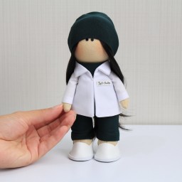 عروسک روسی پزشک، دکتر، ماما، کارشناس بهداشت با لباس فرم 20 سانتی 