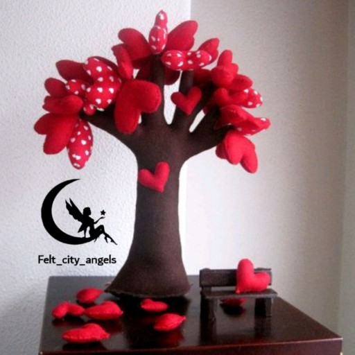 درخت عشق با شکوفه های قلب