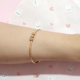 دستبند و یا النگو زنانه طلایی با نگین سواروسکی کار شده 