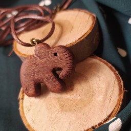 گردنبند چوبی فیل کوچولو