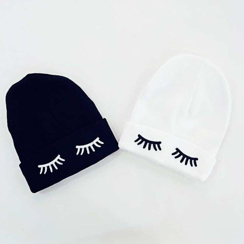 کلاه دخترانه طرح چشم زمستانی  در دو رنگ سفید ومشکی با کیفیت عالی و قیمت مناسب 