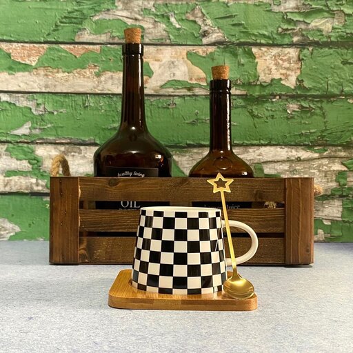 ماگ و زیره چوبی طرح شطرنجی کد13،کادو،جهیزیه