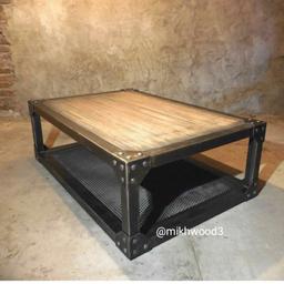 میز چوبی فوق العاده زیبا و متفاوت دارای پایه فلزی و صفحه تمام چوب