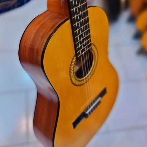 گیتار کلاسیک ملودی مدل M4 (با کیف) دارای رنگبندی