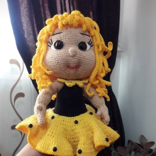 عروسک دختر زنبوری