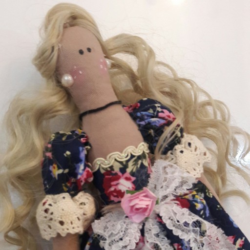 عروسک تیلدا پارچه ای ارزان دستدوز سنتی مجلسی مهمانی عید نوروز  اجیل هفتسین دخترانه زنانه  اسباب بازی لباس  گل گلی صورتی 