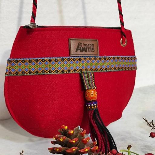 کیف کج طرح کشکول از برند صنایع دستی آمیتیس ترکیبی از هنر اصیل و سنتی ایرانی با مد روز