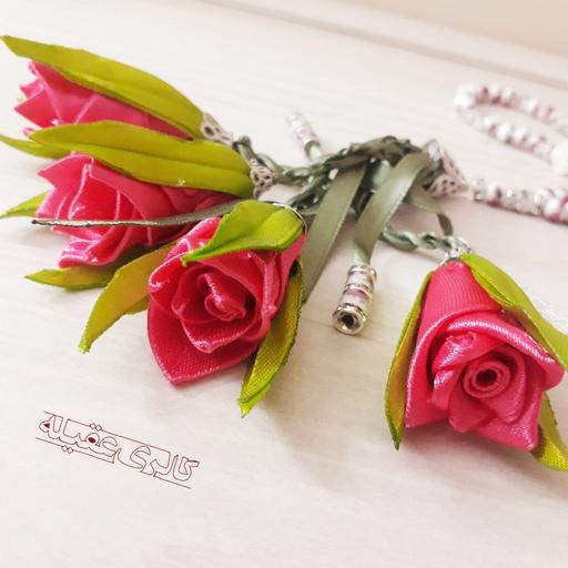 تسبیح دستساز گل ربانی طرح گل سرخی آمین هدیه‌ای زیبا برای بانوان و عروس خانم‌ها