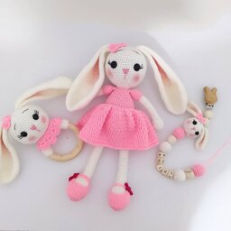 ست سیسمونی عروسک جغجغه و بند پستونک نوزاد (خرگوش دستبافت)