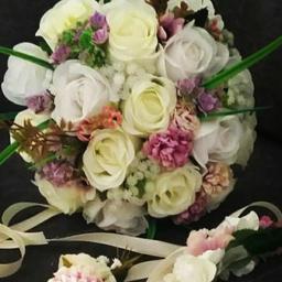 دسته گل و دستبند گل عروس