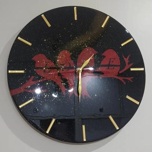 ساعت هنری زیبا رزینی طرح عشق قابلیت شب نما (اعداد و عقربه دیده در شب) سایز 40cm با موتور آرامگرد تایوان (اصل)