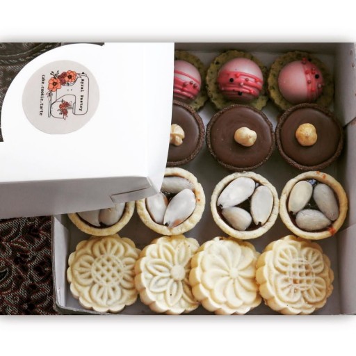 پکیج آیپارا, شامل 16 عدد شیرینی با چهار طعم متنوع